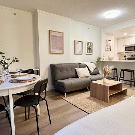 Stunning Skyline Views In A Cozy And Stylish Abode Lägenhet Vancouver Exteriör bild