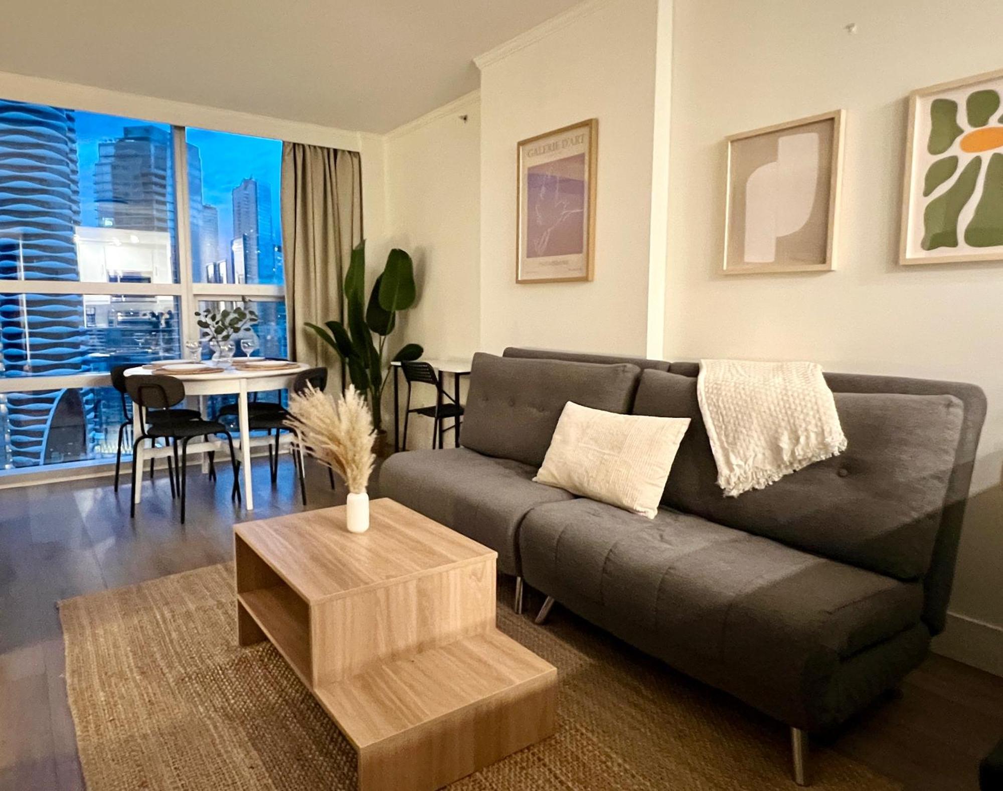 Stunning Skyline Views In A Cozy And Stylish Abode Lägenhet Vancouver Exteriör bild