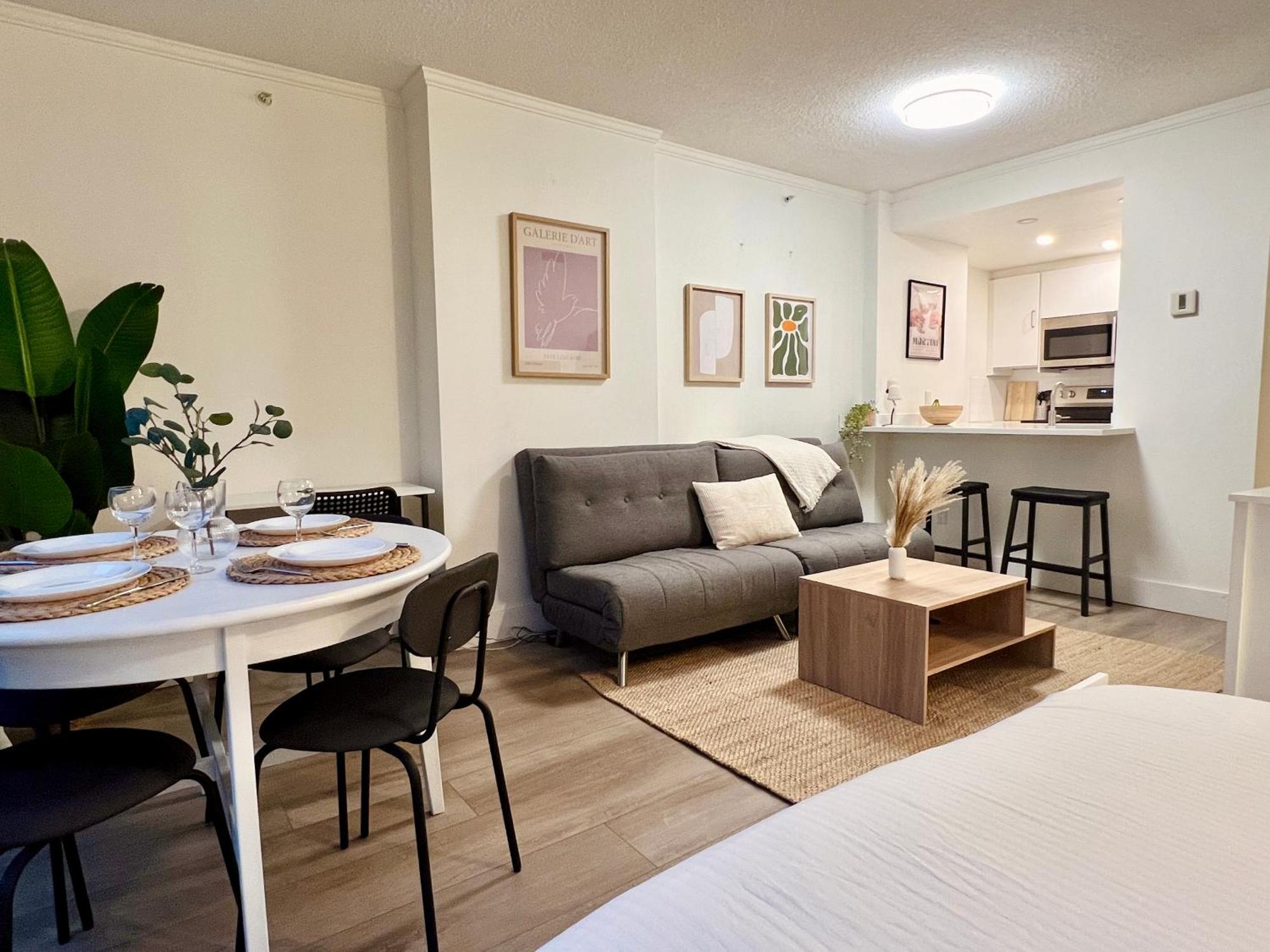 Stunning Skyline Views In A Cozy And Stylish Abode Lägenhet Vancouver Exteriör bild