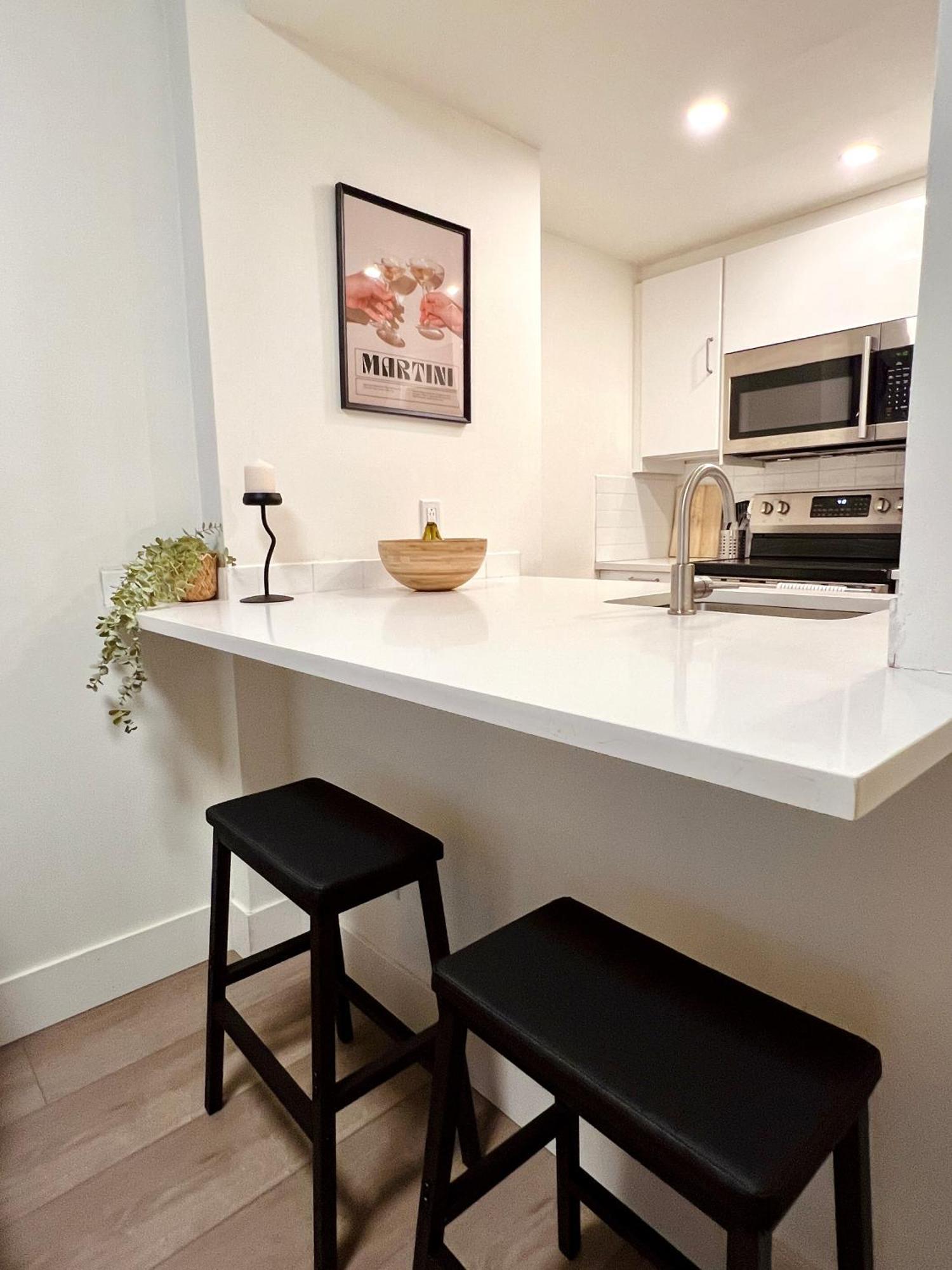 Stunning Skyline Views In A Cozy And Stylish Abode Lägenhet Vancouver Exteriör bild